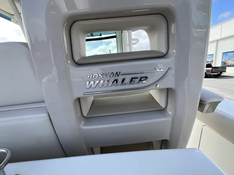 Slide: The Image of Boston Whaler 330 Outrage 2026 - 17