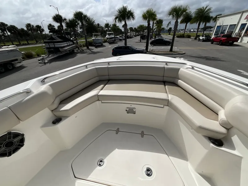 Slide: The Image of Boston Whaler 330 Outrage 2026 - 20