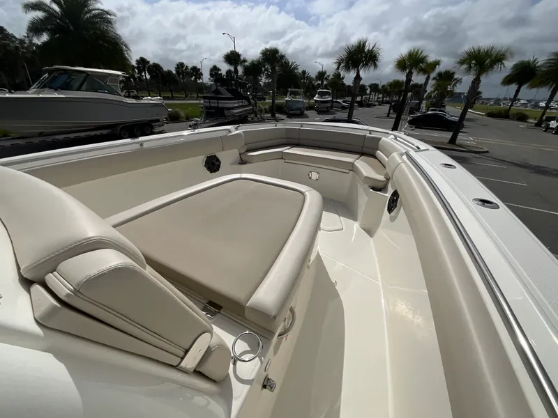 Slide: The Image of Boston Whaler 330 Outrage 2026 - 21