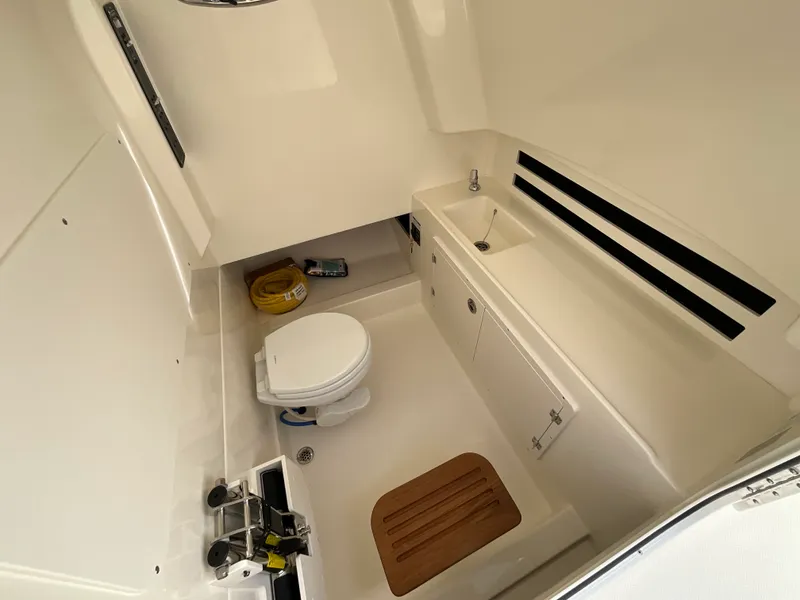 Slide: The Image of Boston Whaler 330 Outrage 2026 - 27