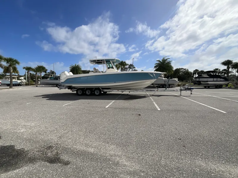 Slide: The Image of Boston Whaler 330 Outrage 2026 - 35