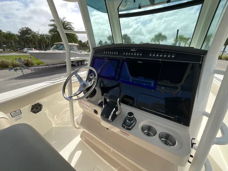 Slide: The Image of Boston Whaler 330 Outrage 2026 - 7