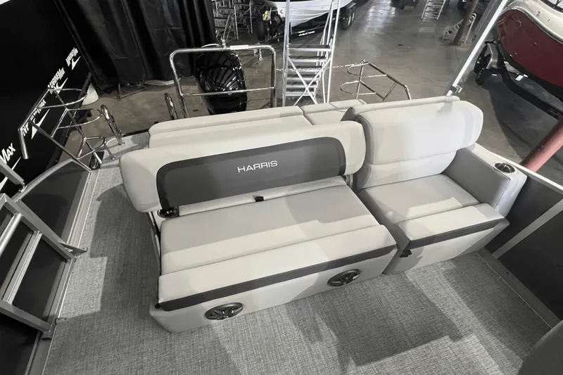 Slide: The Image of Harris 210 Cruiser 2025 - 10