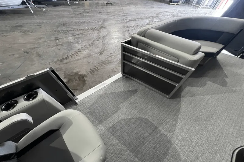 Slide: The Image of Harris 210 Cruiser 2025 - 16