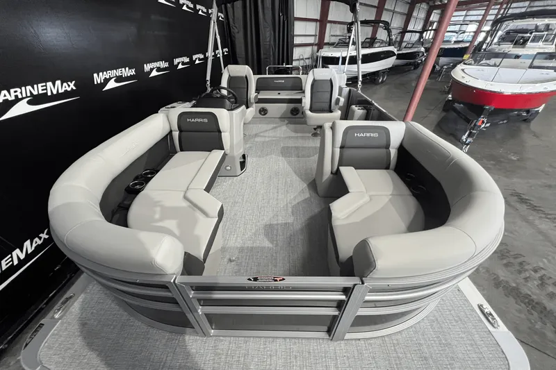 Slide: The Image of Harris 210 Cruiser 2025 - 17