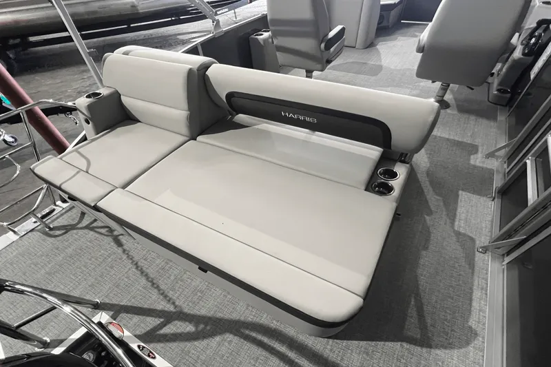 Slide: The Image of Harris 210 Cruiser 2025 - 8