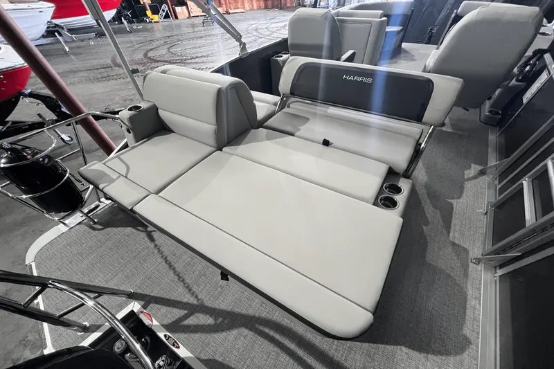 Slide: The Image of Harris 210 Cruiser 2025 - 9