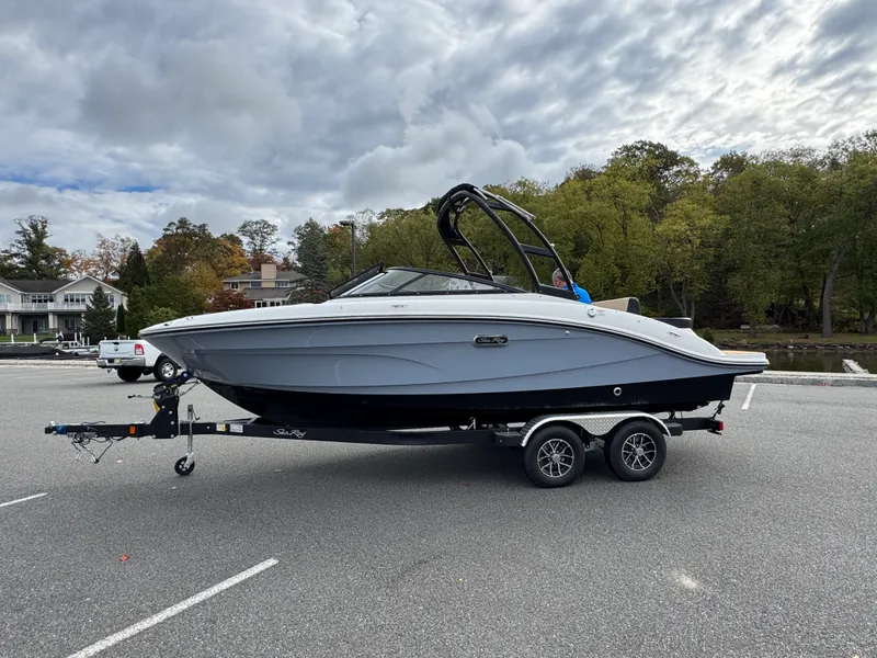 The Image of Sea Ray SPX 210 2026 - 0