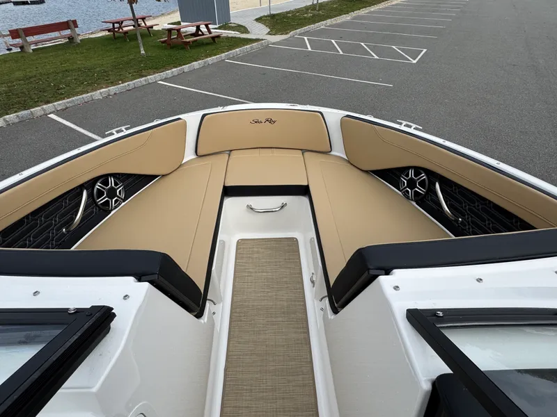 Slide: The Image of Sea Ray SPX 210 2026 - 18