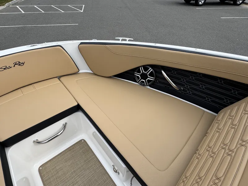 Slide: The Image of Sea Ray SPX 210 2026 - 20