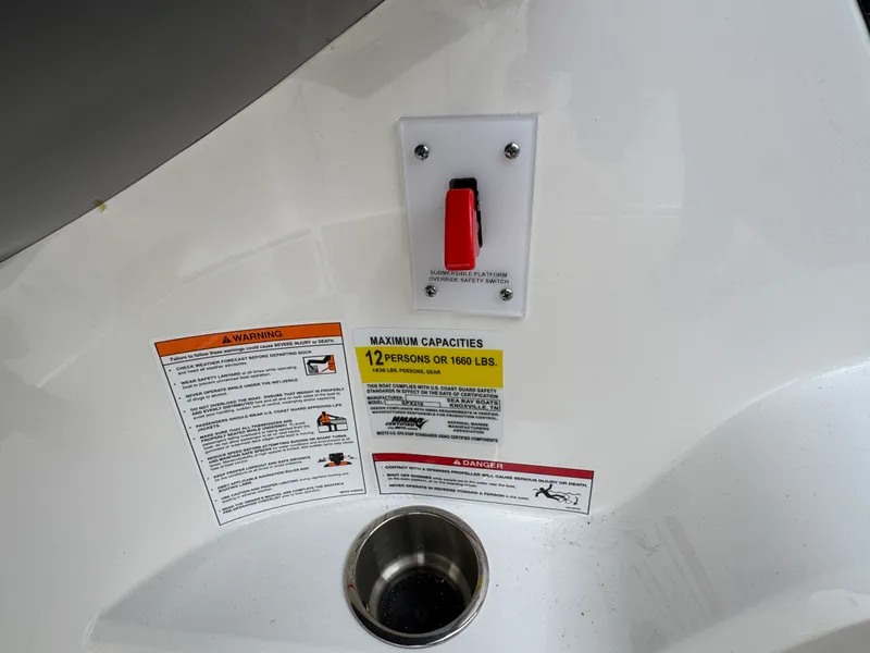 Slide: The Image of Sea Ray SPX 210 2026 - 21