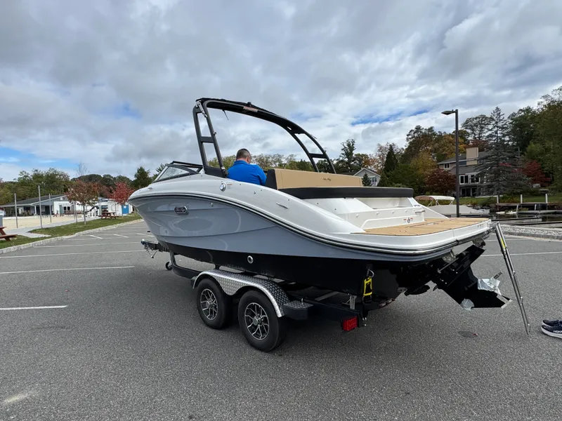 Slide: The Image of Sea Ray SPX 210 2026 - 4