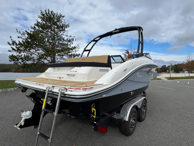 Slide: The Image of Sea Ray SPX 210 2026 - 5