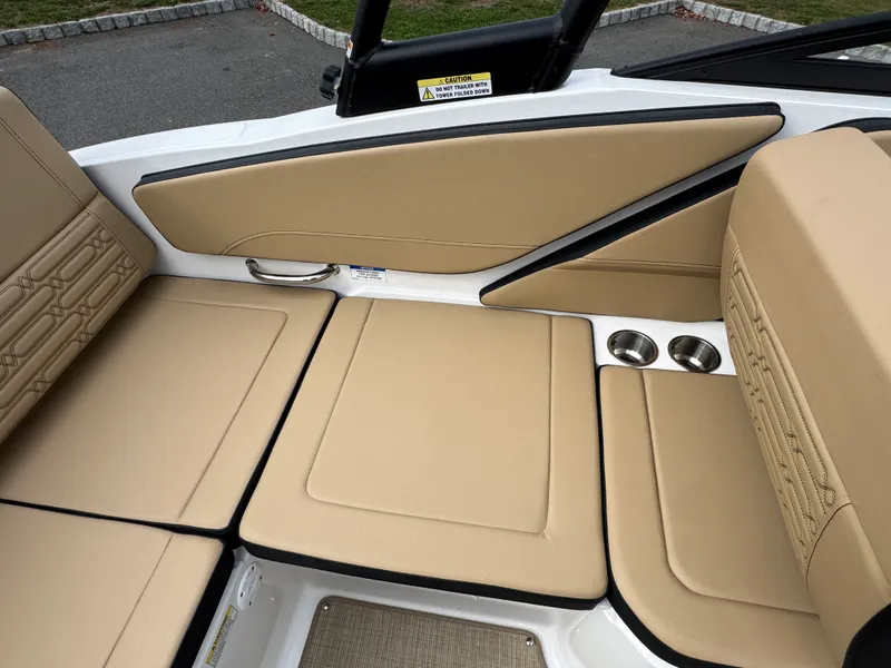 Slide: The Image of Sea Ray SPX 210 2026 - 8