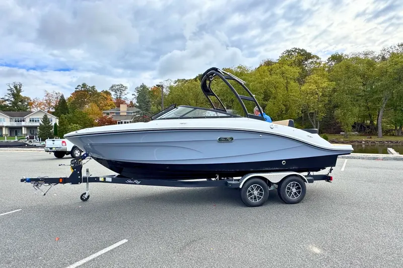 The Image of Sea Ray SPX 210 2026 - 0