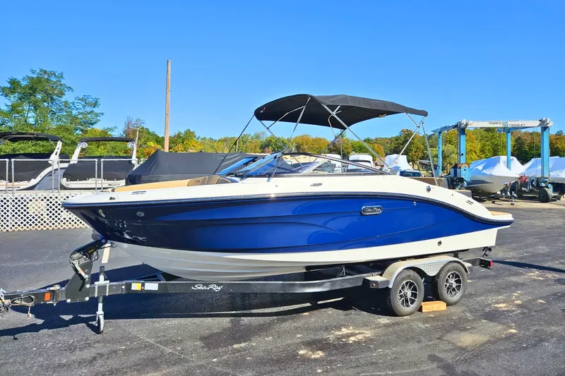 The Image of Sea Ray SPX 210 2026 - 0
