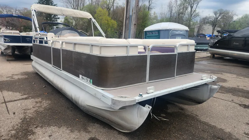 Slide: The Image of Sylvan 822 COMMODORE 2000 - 12