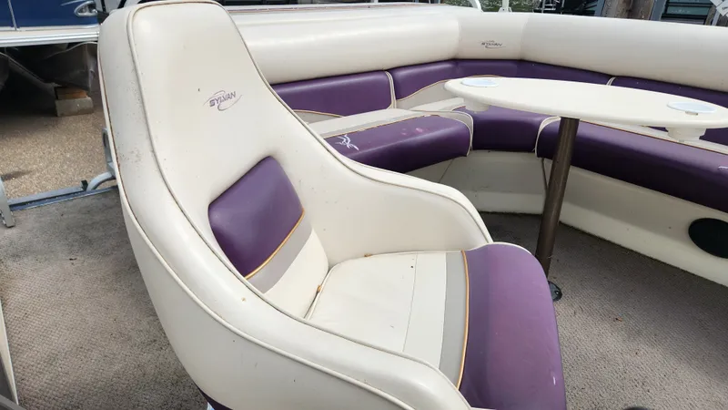 Slide: The Image of Sylvan 822 COMMODORE 2000 - 2