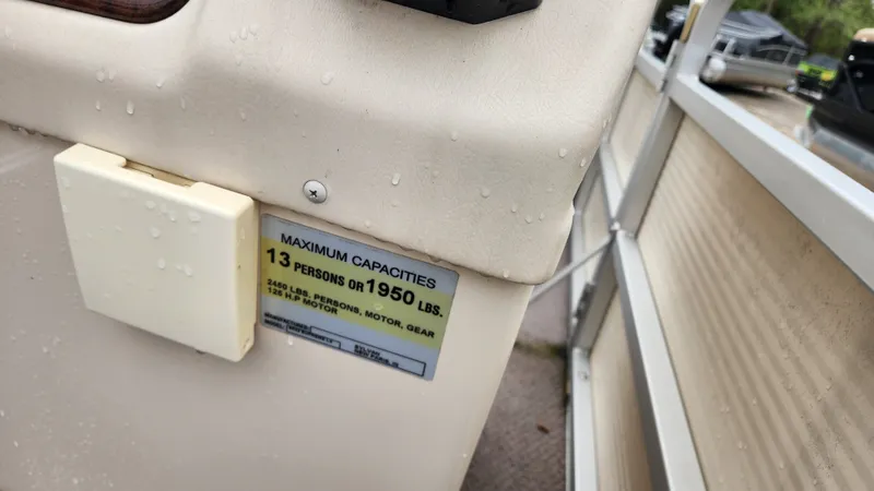 Slide: The Image of Sylvan 822 COMMODORE 2000 - 9