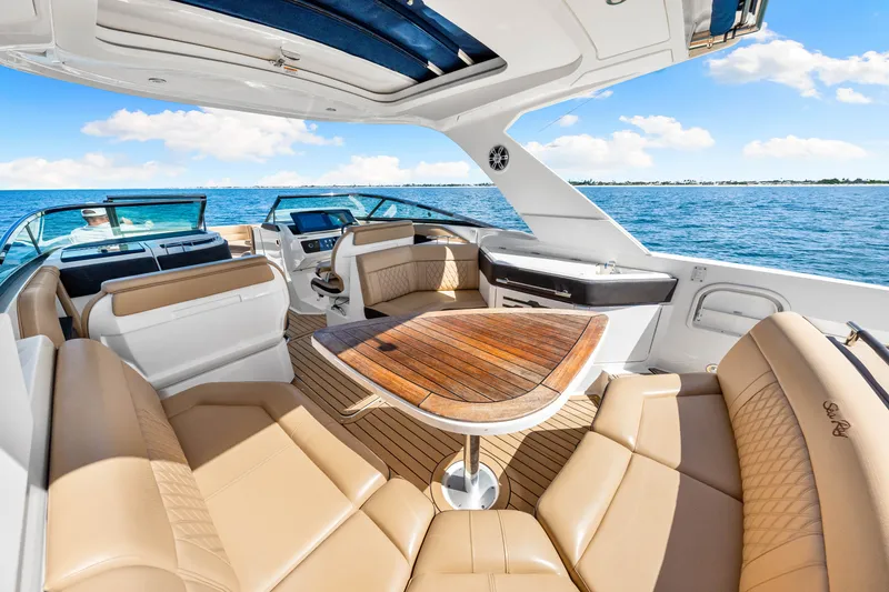 Slide: The Image of Sea Ray SLX 310 OB 2020 - 23
