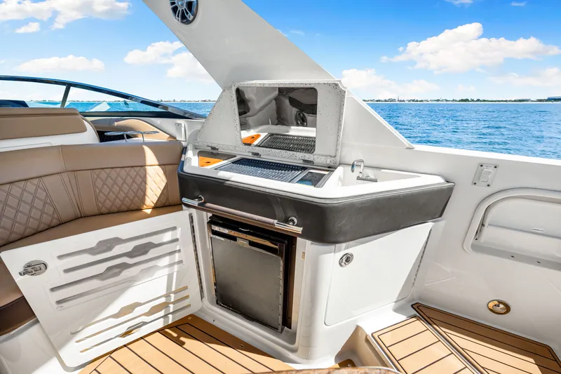 Slide: The Image of Sea Ray SLX 310 OB 2020 - 24