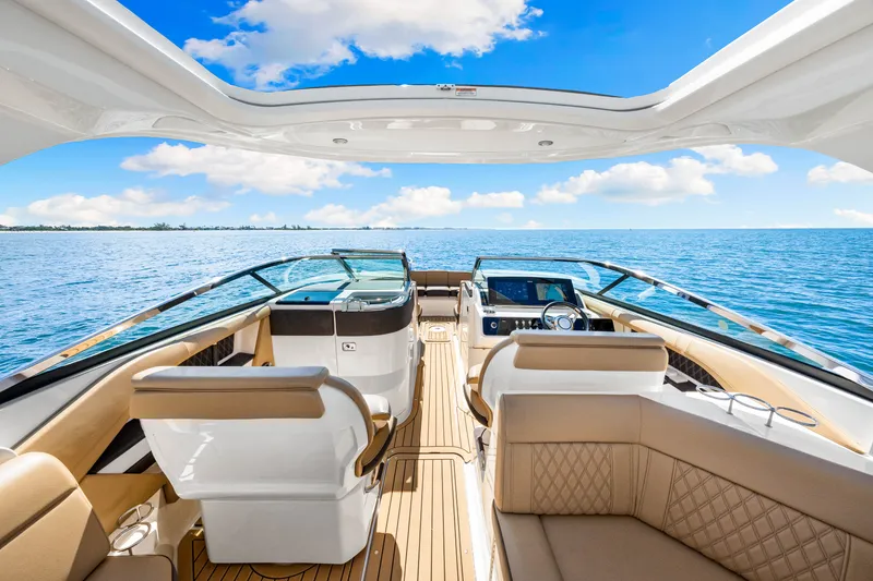 Slide: The Image of Sea Ray SLX 310 OB 2020 - 25