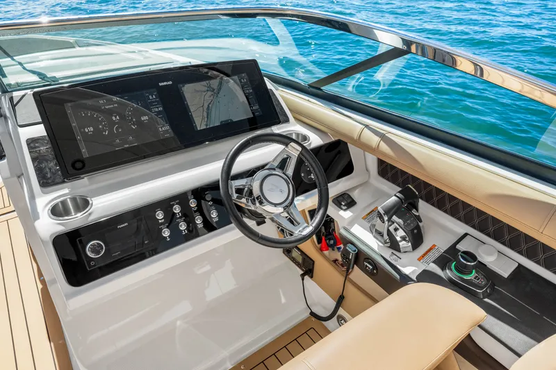 Slide: The Image of Sea Ray SLX 310 OB 2020 - 27