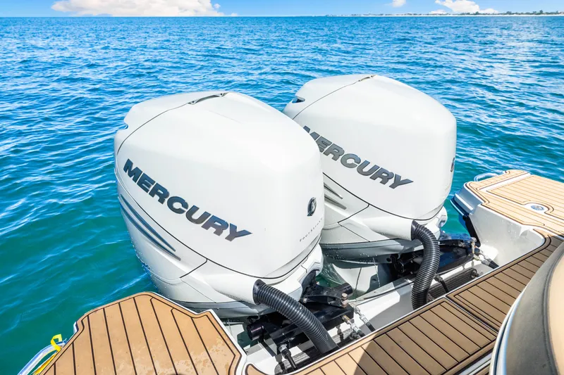 Slide: The Image of Sea Ray SLX 310 OB 2020 - 36