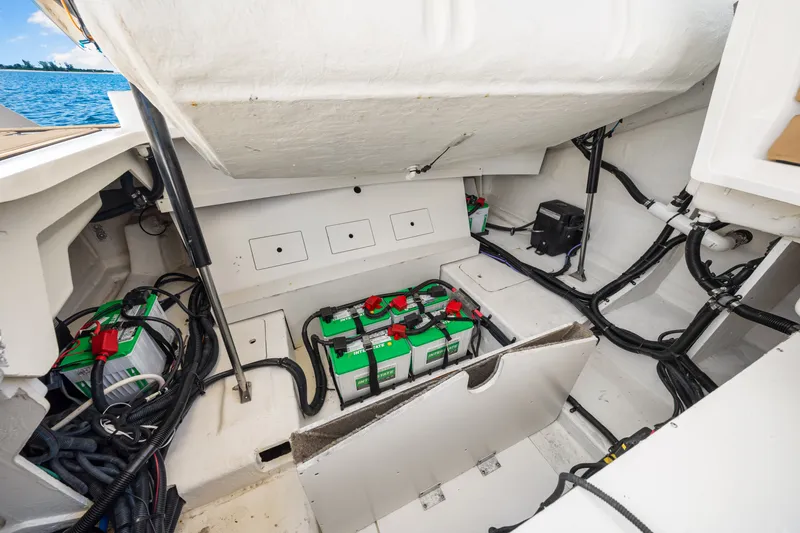 Slide: The Image of Sea Ray SLX 310 OB 2020 - 39