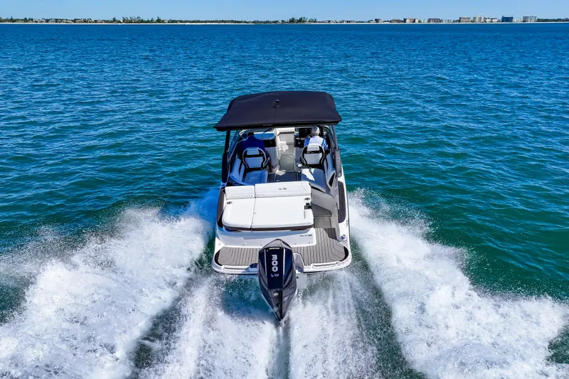 Slide: The Image of Sea Ray SLX 260 Outboard 2026 - 15