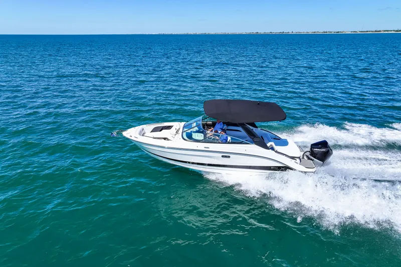 Slide: The Image of Sea Ray SLX 260 Outboard 2026 - 16