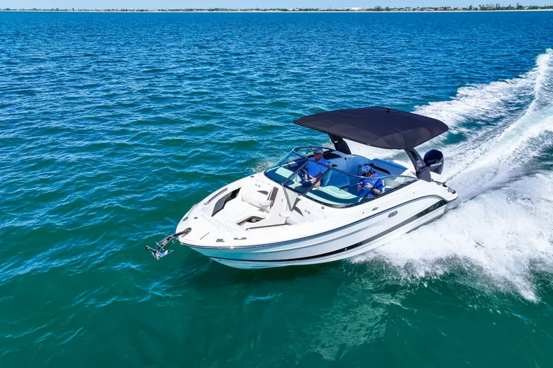 Slide: The Image of Sea Ray SLX 260 Outboard 2026 - 18