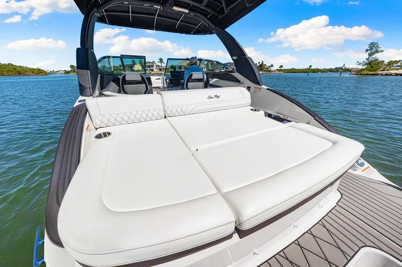 Slide: The Image of Sea Ray SLX 260 Outboard 2026 - 23