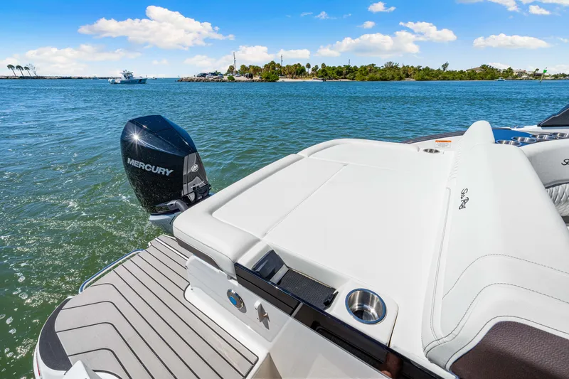 Slide: The Image of Sea Ray SLX 260 Outboard 2026 - 24