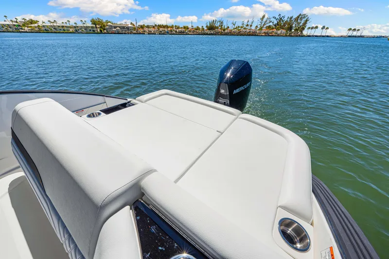 Slide: The Image of Sea Ray SLX 260 Outboard 2026 - 25