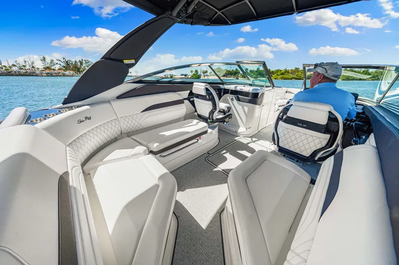 Slide: The Image of Sea Ray SLX 260 Outboard 2026 - 27