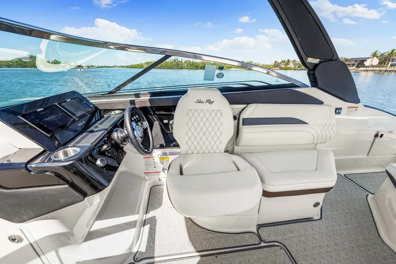 Slide: The Image of Sea Ray SLX 260 Outboard 2026 - 29