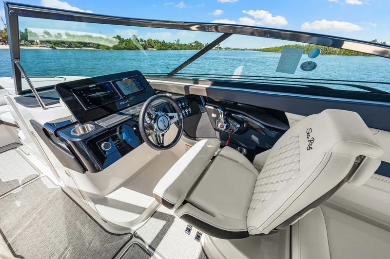 Slide: The Image of Sea Ray SLX 260 Outboard 2026 - 30