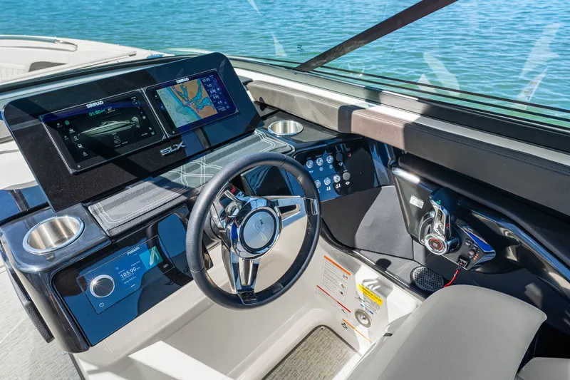 Slide: The Image of Sea Ray SLX 260 Outboard 2026 - 31