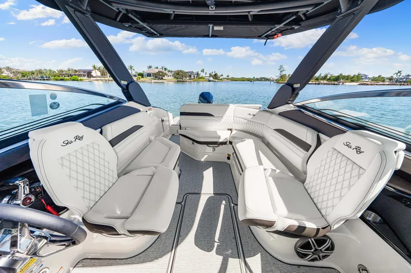 Slide: The Image of Sea Ray SLX 260 Outboard 2026 - 34