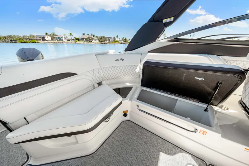 Slide: The Image of Sea Ray SLX 260 Outboard 2026 - 35