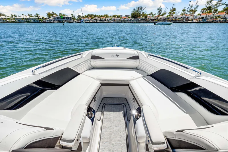 Slide: The Image of Sea Ray SLX 260 Outboard 2026 - 36