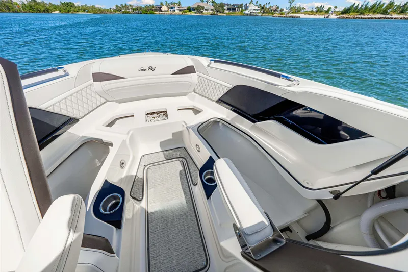 Slide: The Image of Sea Ray SLX 260 Outboard 2026 - 38