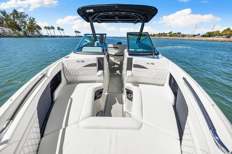 Slide: The Image of Sea Ray SLX 260 Outboard 2026 - 39