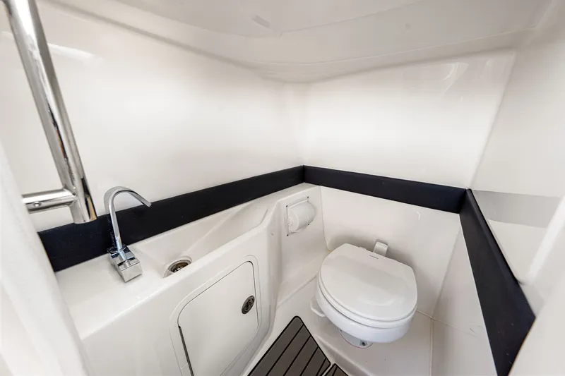 Slide: The Image of Sea Ray SLX 260 Outboard 2026 - 40