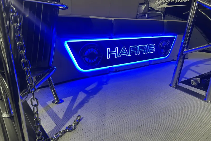 Slide: The Image of Harris Grand Mariner 250 2025 - 11