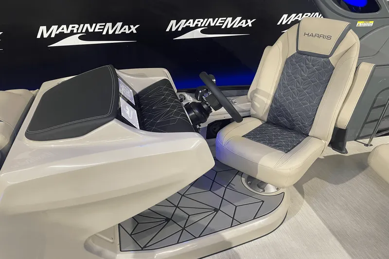 Slide: The Image of Harris Grand Mariner 250 2025 - 12