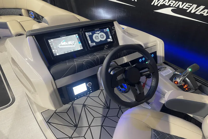 Slide: The Image of Harris Grand Mariner 250 2025 - 13