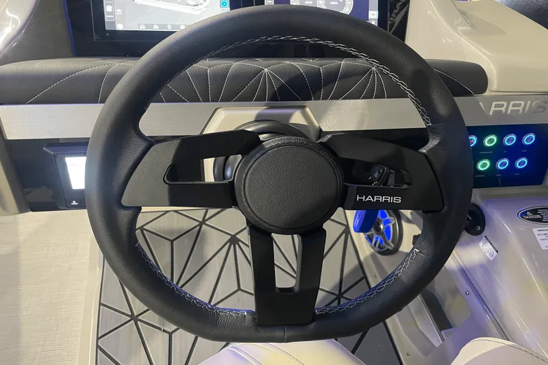 Slide: The Image of Harris Grand Mariner 250 2025 - 14