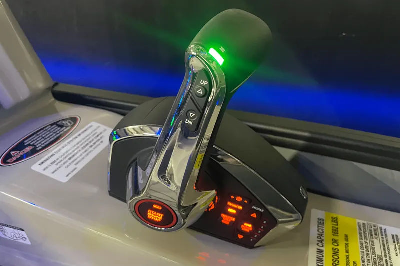 Slide: The Image of Harris Grand Mariner 250 2025 - 16